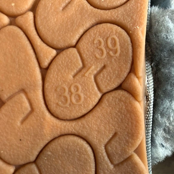 4/$20 Gray Plush Criss-Cross Slippers in Euro size 38-39. - Picture 3 of 3